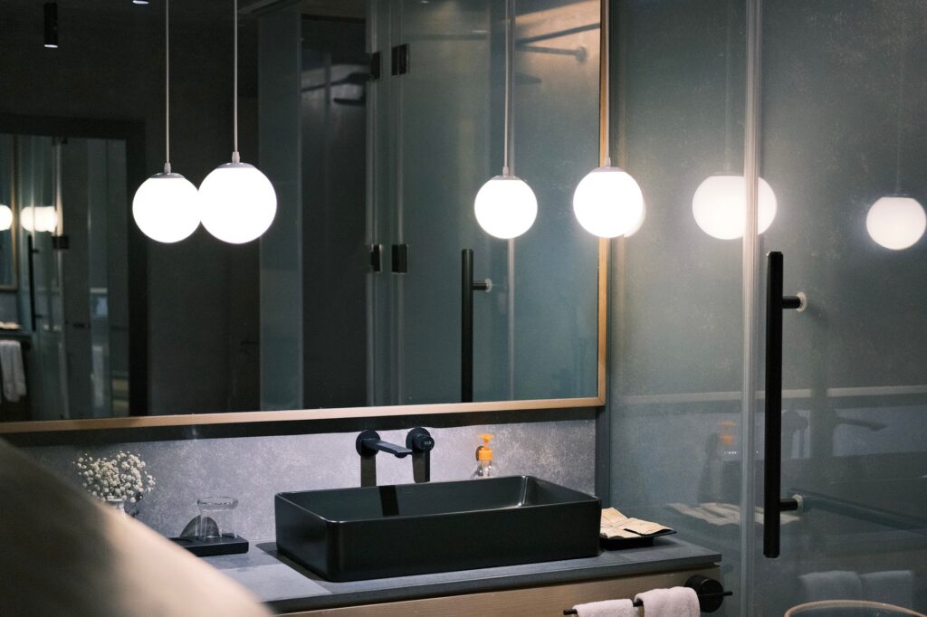 Banyo Dekorasyonunda Aydınlatma ve Renk Seçimi