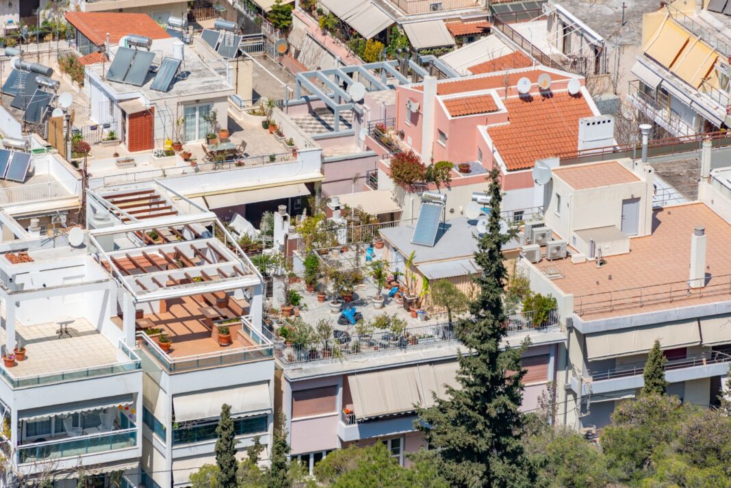 Çatı Terası Tasarımı ve Bitkilendirme: Kapsamlı Rehber Çatı Terası Tasarımı ve Bitkilendirme: Kapsamlı Rehber