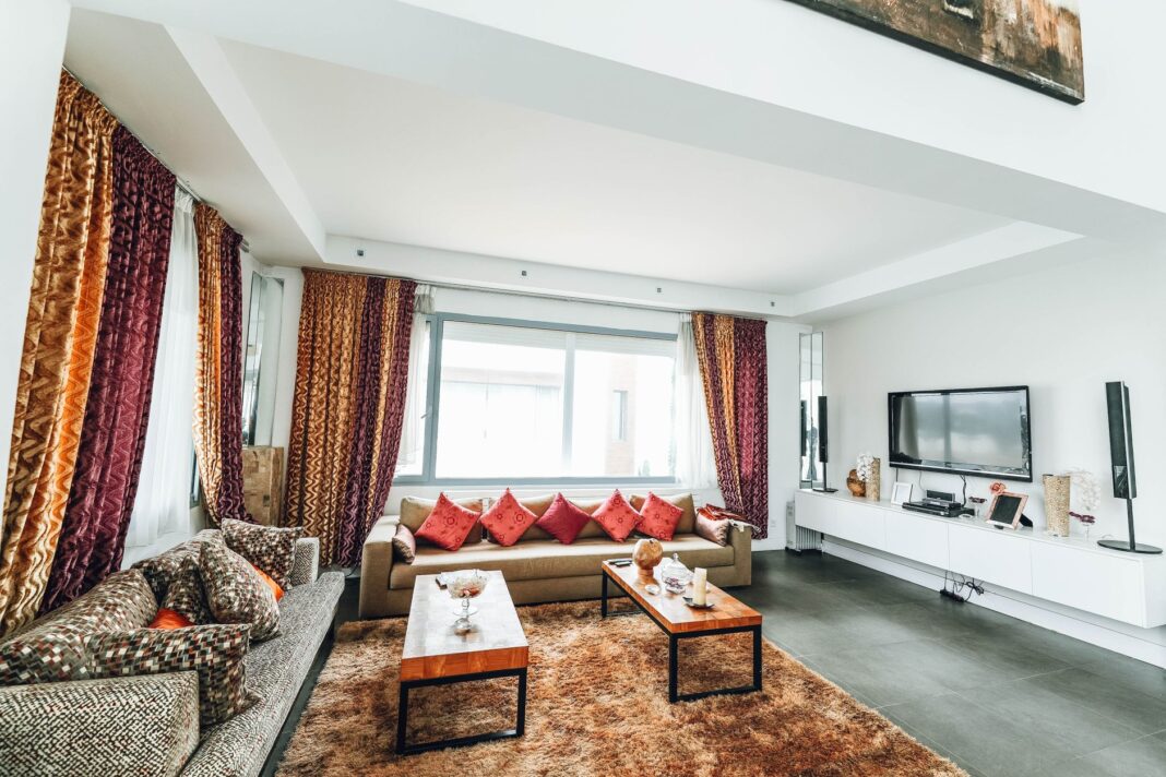 Tekstil ile Ekonomik Yenileme: Yastık, Perde ve Kilim Rehberi Tekstil ile Ekonomik Yenileme: Yastık, Perde ve Kilim Rehberi
